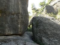Paso estrecho entre rocas